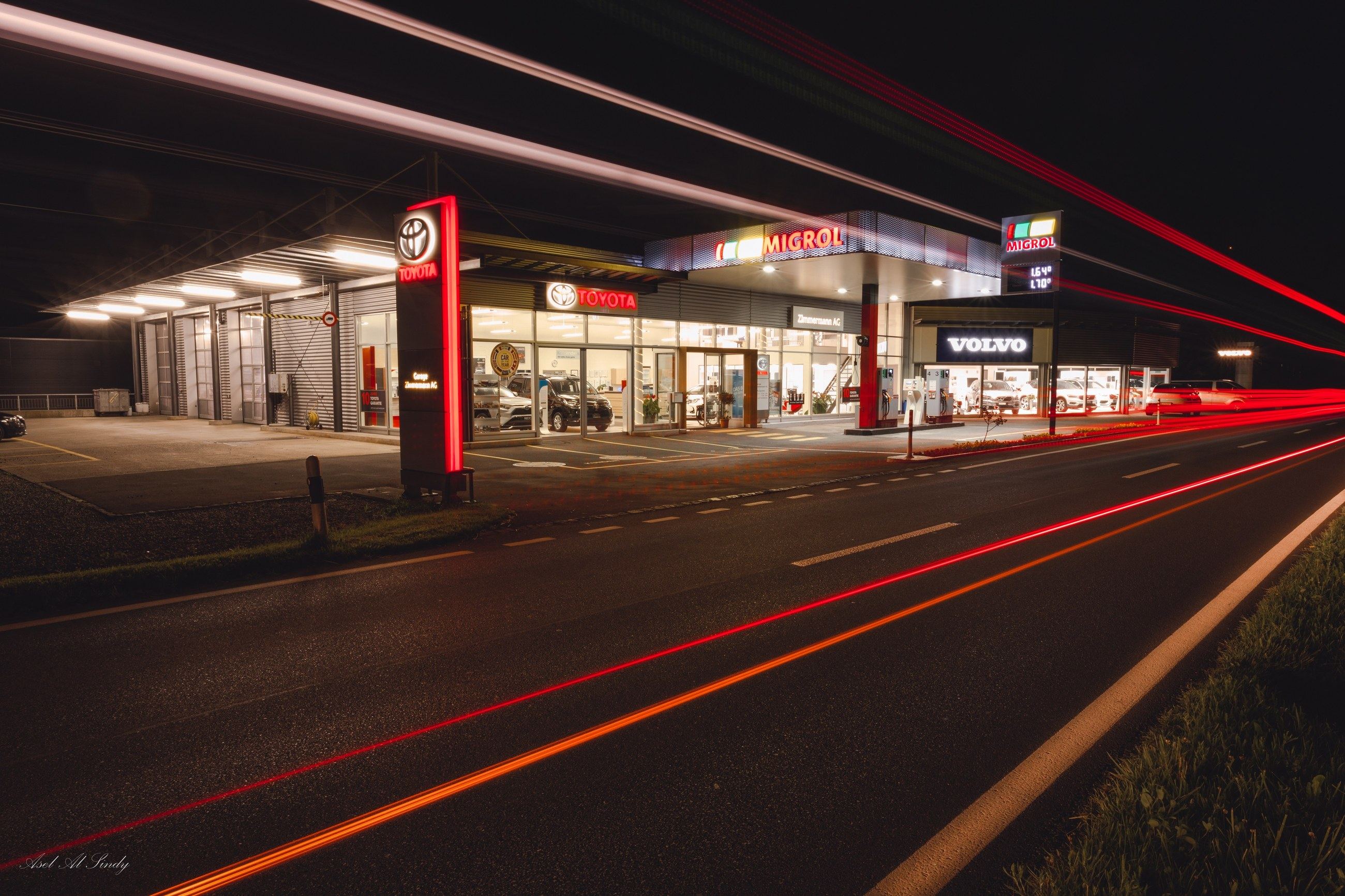 Die Garage Zimmermann bei Nacht