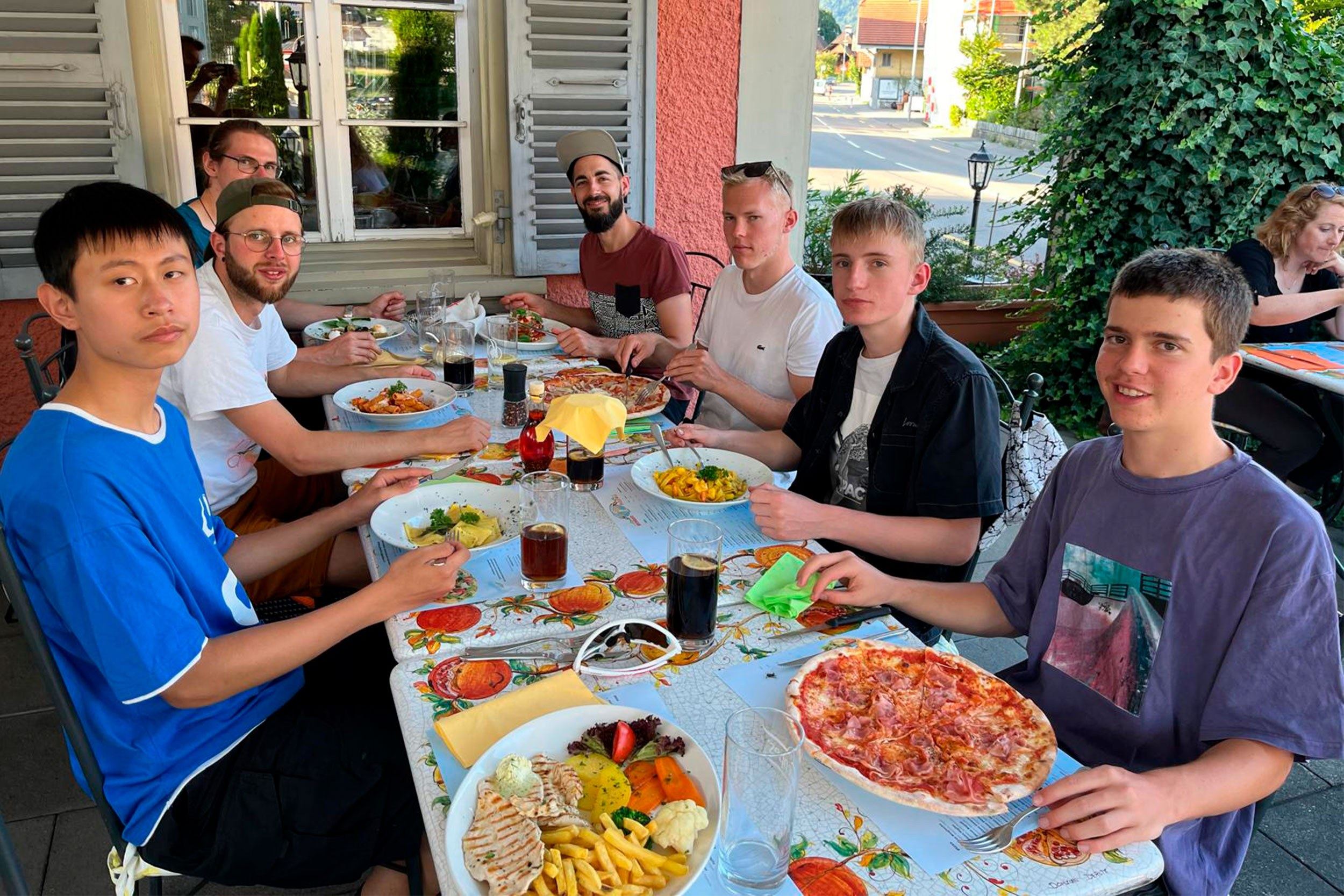 Gemeinsames Nachtessen des Teams