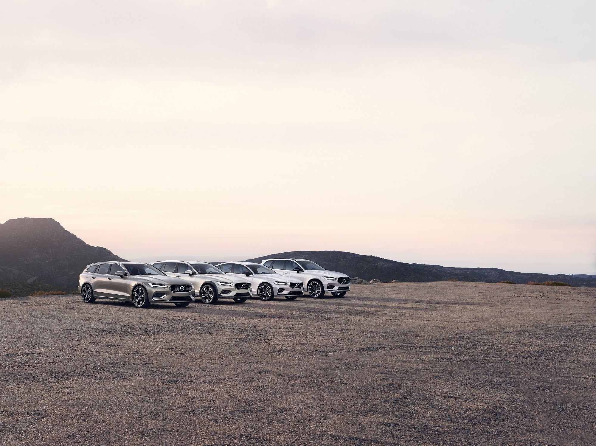 Volvo Modellpalette in der Abenddämmerung